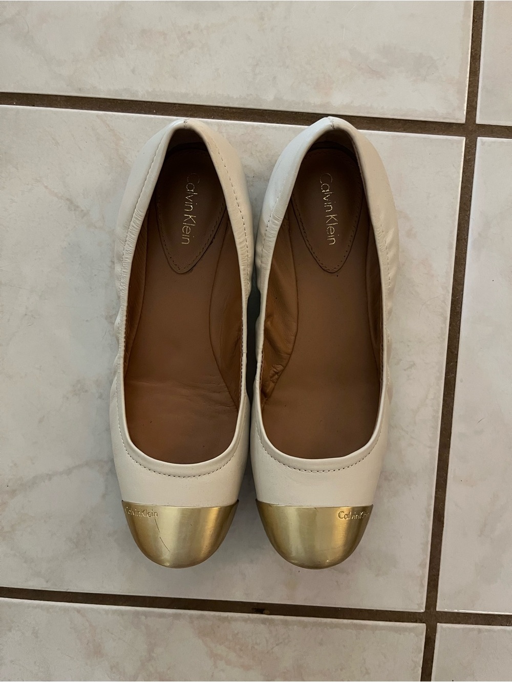 Calvin Klein Cream Leather Flats with Gold Cap Toe Accent, Women’s shoe size 6.5